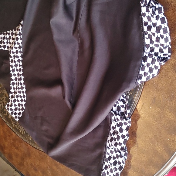 Black & White Cape Sz 4xl - Picture 3 of 5